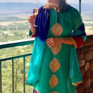 3 pieces Salwar kameez (Indian Pakistani Tunic)